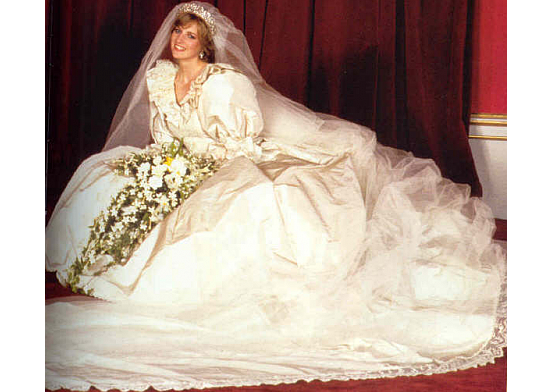 Няколко детайла в сватбената рокля на Даяна предсказвали трагичния завършек на брака й