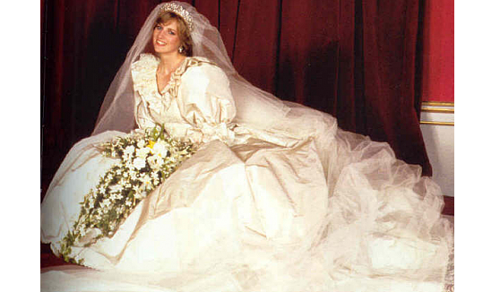 Няколко детайла в сватбената рокля на Даяна предсказвали трагичния завършек на брака й