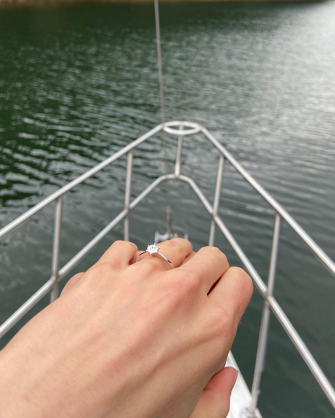 Нора показа красивия годежен пръстен в Инстаграм сн. Инстаграм