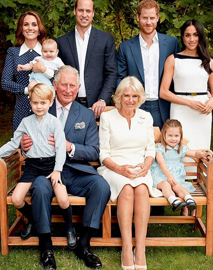 Невероятен кошмар се крие зад тази снимка на кралското семейство на Великобритания (ФОТО)