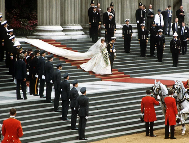 Бруклин Бекъм и Никола Пелц вдигат кралска сватба в Лондон (Всичко за събитието) - Снимка 2