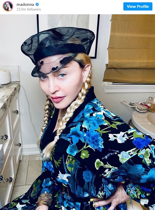 Мадона шокира феновете си със селфи (ФОТО)