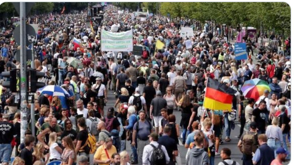 И Германия в огъня на размириците: Пандемията е една голяма лъжа! (Снимки от протестите)