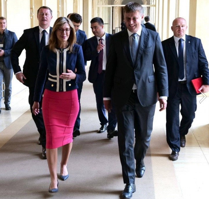 Скандални разкрития за министър Екатерина Захариева (ФОТО)