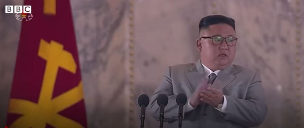 Ким Чен Ун лее сълзи пред народа си: Простете ми, че се провалих!