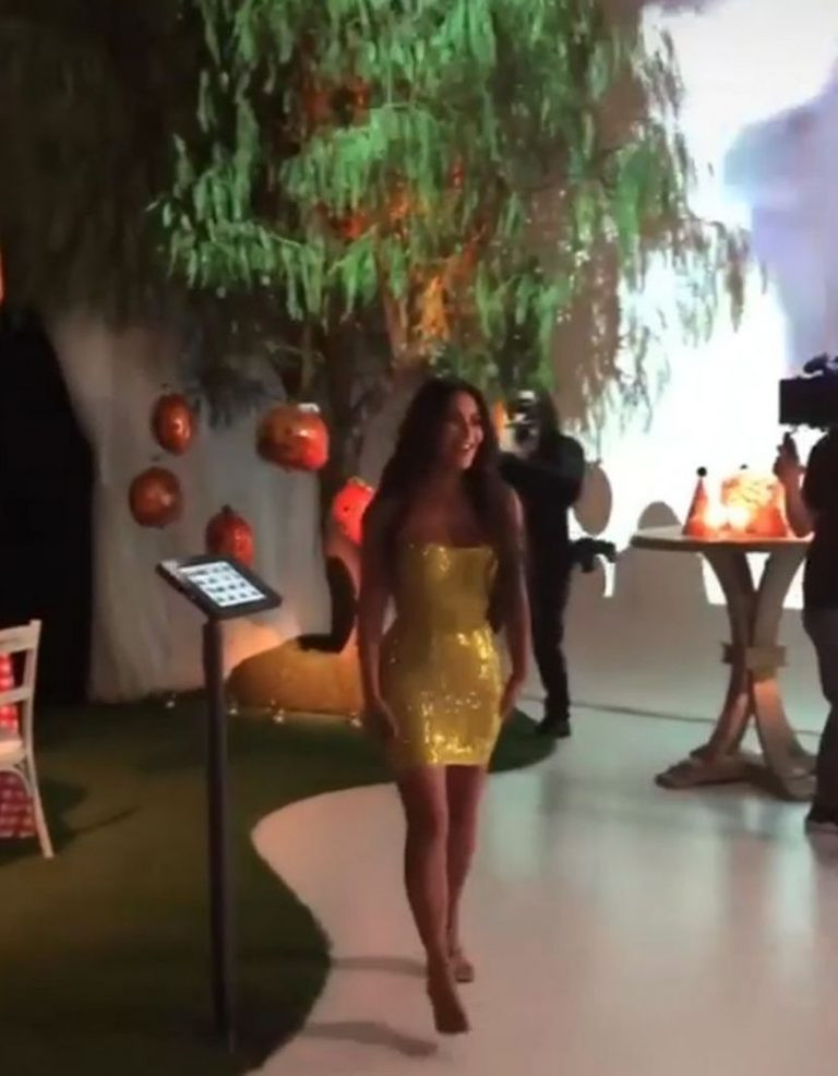 Ким Кардашиян с луксозен  40-ти рожден ден като звездно шоу (Вижте снимки от купона )