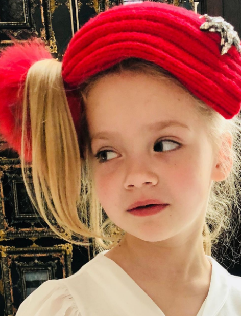 Дъщерята на Алла Пугачова я задмина по популярност (Вижте 7-годишната Лиза Галкина – Снимки)
