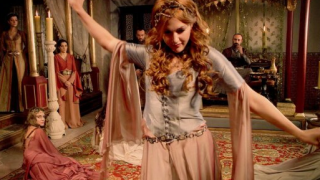 Мерием Узерли стана звезда в ролята на Хюрем султан (Как са изглеждали истинските наложници в харема – Снимки)