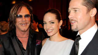 Анджелина Джоли намери начин да отмъсти на Брад заради Никол (Вижте с кого го дразни)