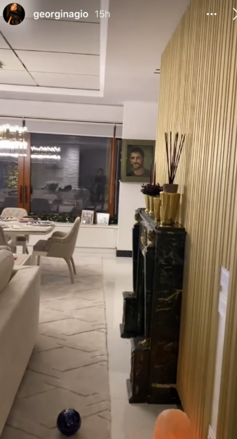 Годеницата на Роналдо показа приказната им вила в Италия (Вижте празничната й украса)