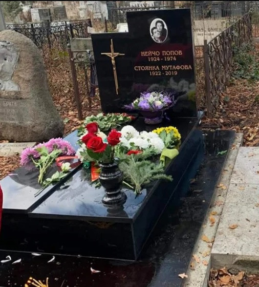 Какво се случва на гроба на Стоянка Мутафова?