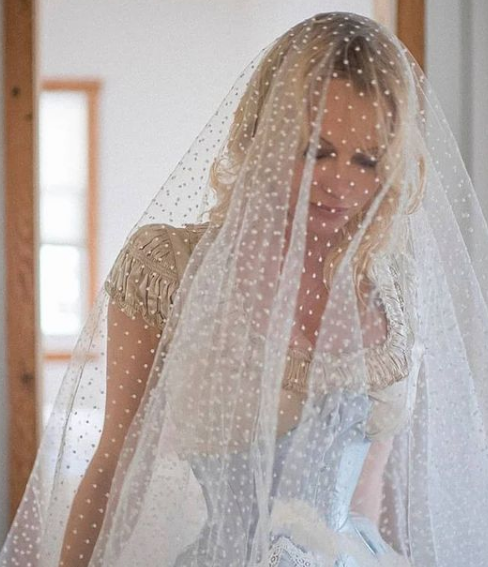 Памела Андерсън се омъжи за пети път (Актрисата  като Пепеляшка на сватбата – Снимки)