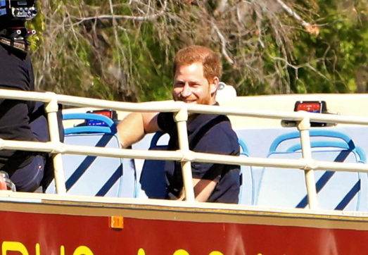 Спипаха принц Хари да се снима в шоу (Вижте херцогът на открит автобус насред Лос Анджелис)