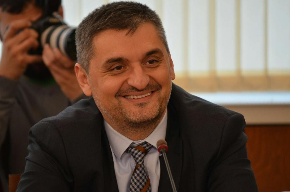 Кирил Добрев: Борисов и Нинова ревнуват от популярността на Радев!