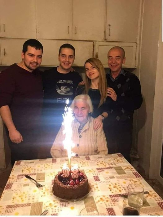 Бомба: 99-годишната майка на доц. Мангъров е милионерка! (виж тук)