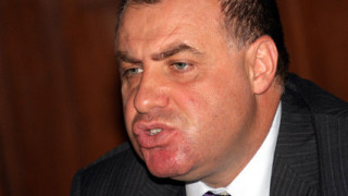 Скандал: Вижте кой бивш министър прибра под крилото си Слави Трифонов! (още подробности)