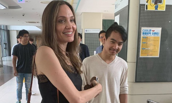 Мадокс на Анджелина Джоли и Брад замина за Корея без да се сбогува с баща си (Разривът е пълен)