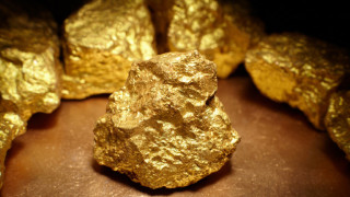 Цената на златото бележи спад