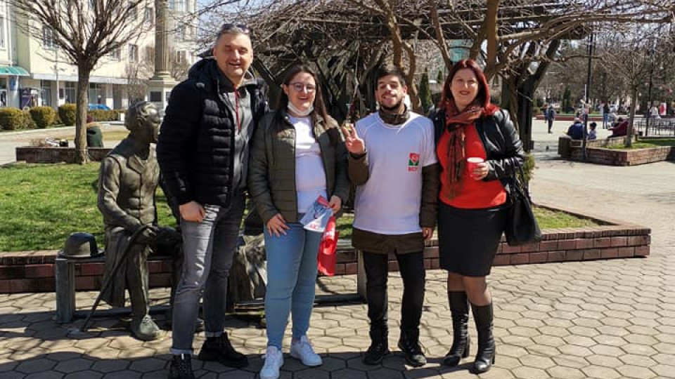 Кирил Добрев се срещна с млади бесепари в Севлиево! (СНИМКИ)