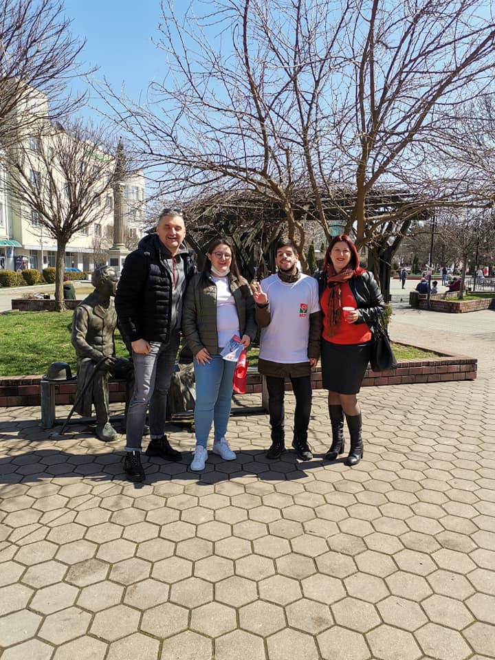 Кирил Добрев се срещна с млади бесепари в Севлиево! (СНИМКИ)