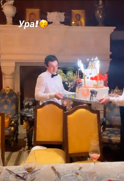 Алла Пугачова с рожден ден като кралица (Вижте как отбеляза празника си – Снимки)