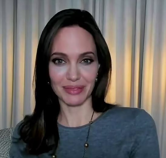 Анджелина Джоли: Децата ми се грижат за мен след раздялата ми с Брад!