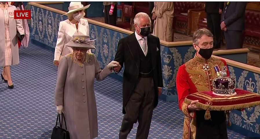 Кралица Елизабет се завърна! (Монархът с първа изява след смъртта на принц Филип - Снимки)