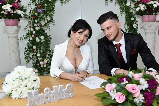 Горчиво: Певицата Клавдия вдигна тайна сватба с албанец! (още подробности)