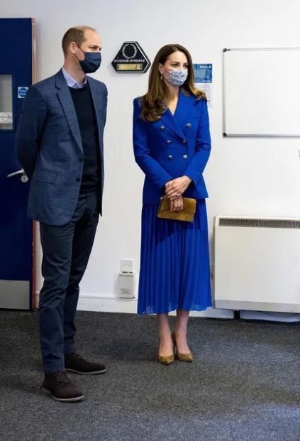 Кейт Мидълтън като кралица и в обикновени дрехи (Вижте колко е хармонична кралската двойка – Снимки)