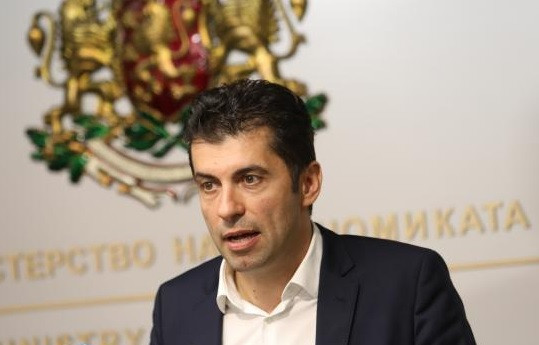 Икономическият министър Кирил Петков живее като холивудска звезда (ГАЛЕРИЯ СНИМКИ)