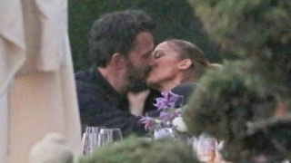 Джей Ло и Бен Афлек публично се обвързаха с целувка (Вижте колко са влюбени – Снимки)