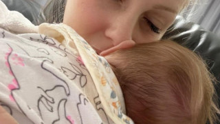 Деси Бакърджиева показа новородената си дъщеря! (още подробности)
