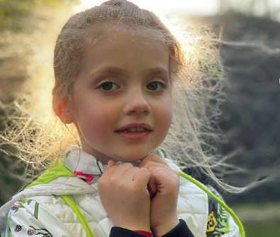 Дъщерята на Алла Пугачова с първи грим (Лиза Галкина прилича на кукла – Снимка)