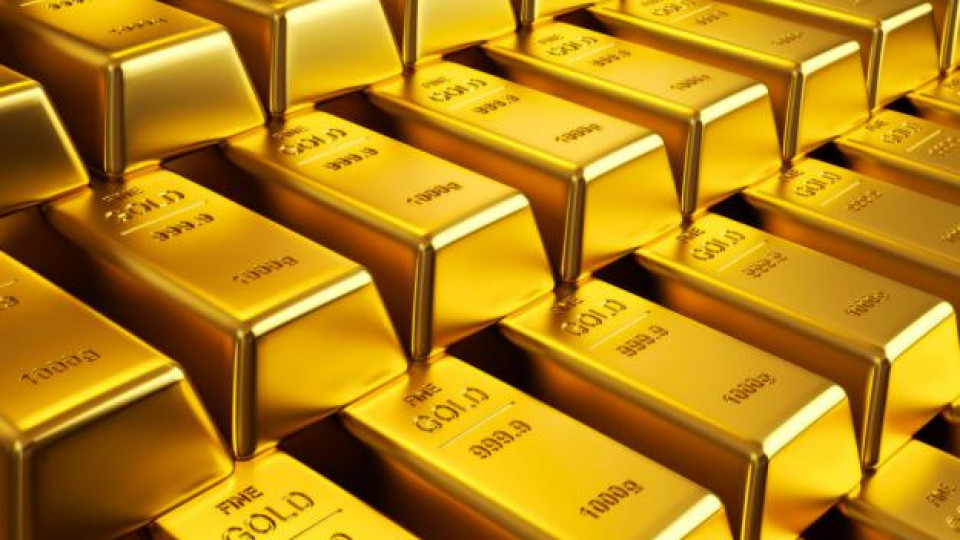 Лек спад в цената на златото