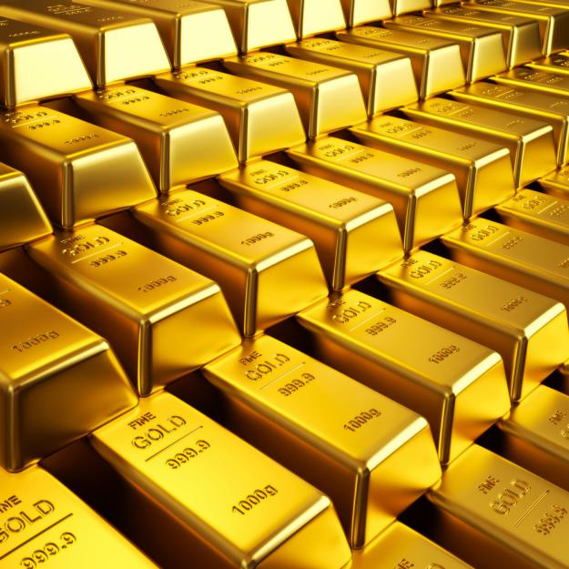 Лек спад в цената на златото
