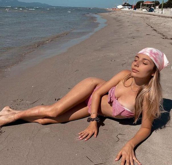 Михаела Маринова показа тяло на плажа! (още подробности)