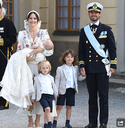 София Шведска и принц Карл Филип кръстиха третия си син (Снимки от кралското събитието)