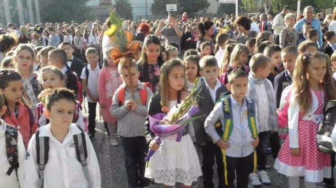 Училищата ще плащат интернета на най-бедните ученици