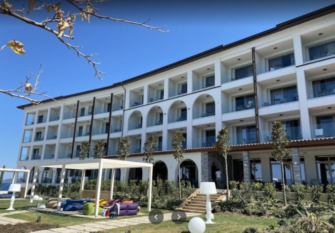 Росен Плевнелиев купил хотел в Гърция?