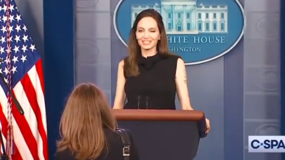 Анджелина Джоли отвя първите дами на САЩ (Актрисата посети Белия дом – Снимки)