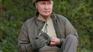 Владимир Путин на палатка и риболов в Сибир (Вижте къде се усамоти руският президент – Снимки)