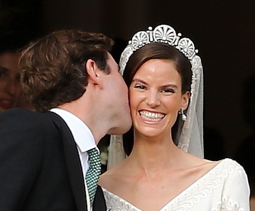 Принцеса Мари-Астрид  от Лихтенщайн се омъжи в рокля с 10-метров шлейф (Снимки от кралската сватба)