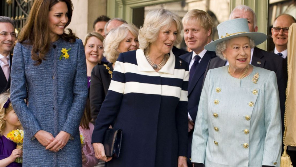 Изненада! Елизабет Втора призова Кейт и Камила на тайна среща в Шотландия (Бъдещите кралици за първи път заедно)