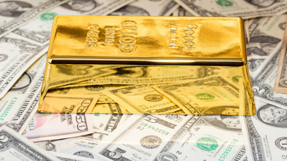 Как се отрази на долара спада на златото?