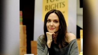 Обвиниха Анджелина Джоли в скъперничество (Обличала дъщерите си в старите си рокли)