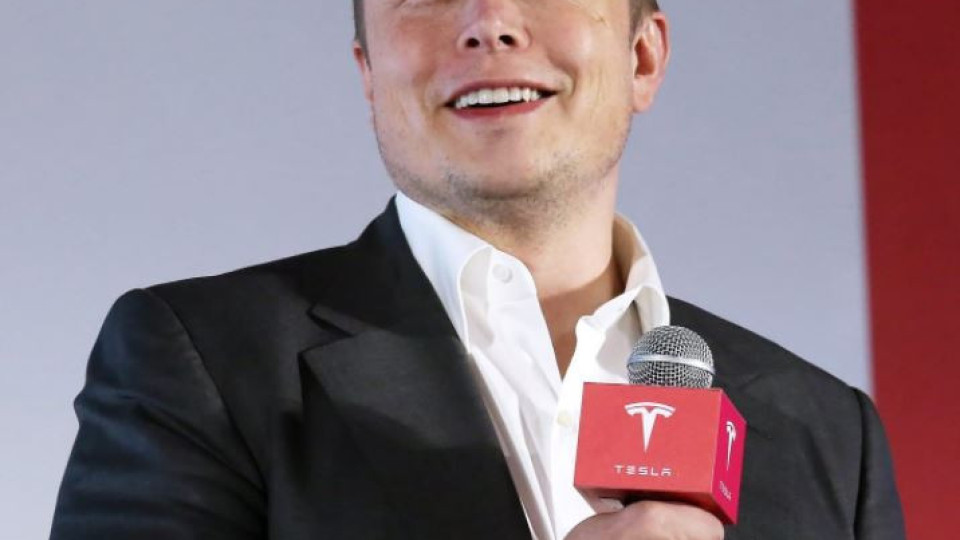 Илон Мъск пита в Туитър: Да продам ли "Тесла"?