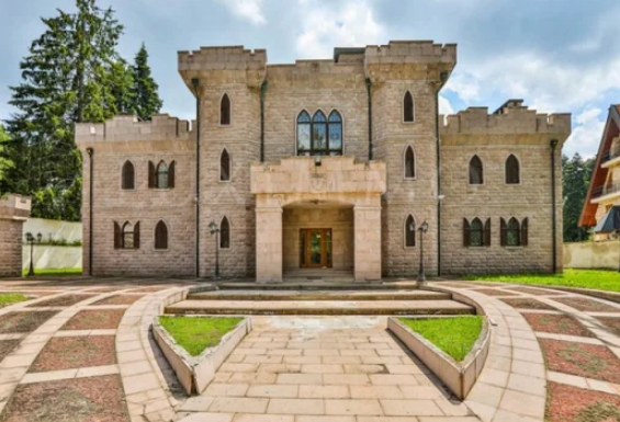 Най-после има купувачи за замъка на Косьо Самоковеца (Снимки)