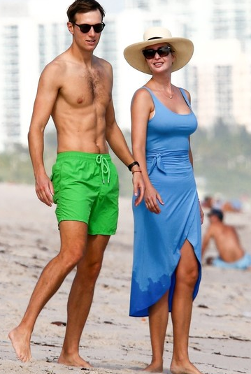 Иванка Тръмп шашна с мокра рокля и дълги крака (Вижте как се разхожда по плажа – Снимки)