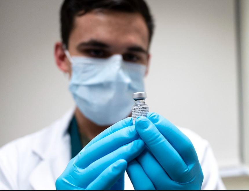 Израел въведе четвърта доза ваксини сн. Pixino