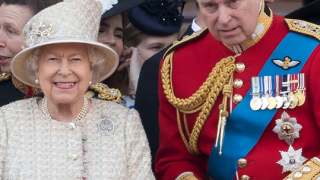 Официално! Елизабет II отне всичките титли на сина си принц Андрю (Всичко за кралския скандал)